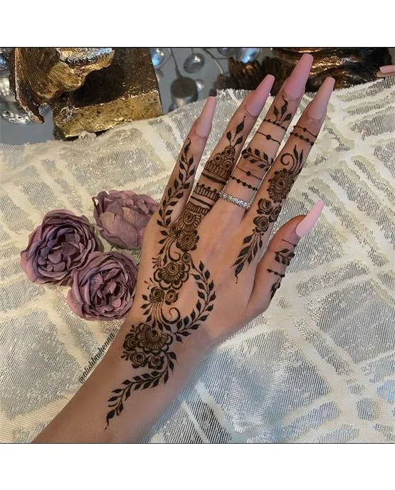 Fancy Zigzag And Grid Covering Back Hand Mehndi Design